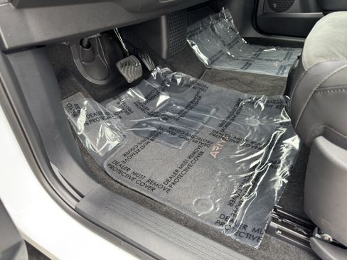 Used 2025 Nissan Ariya FWD image 21