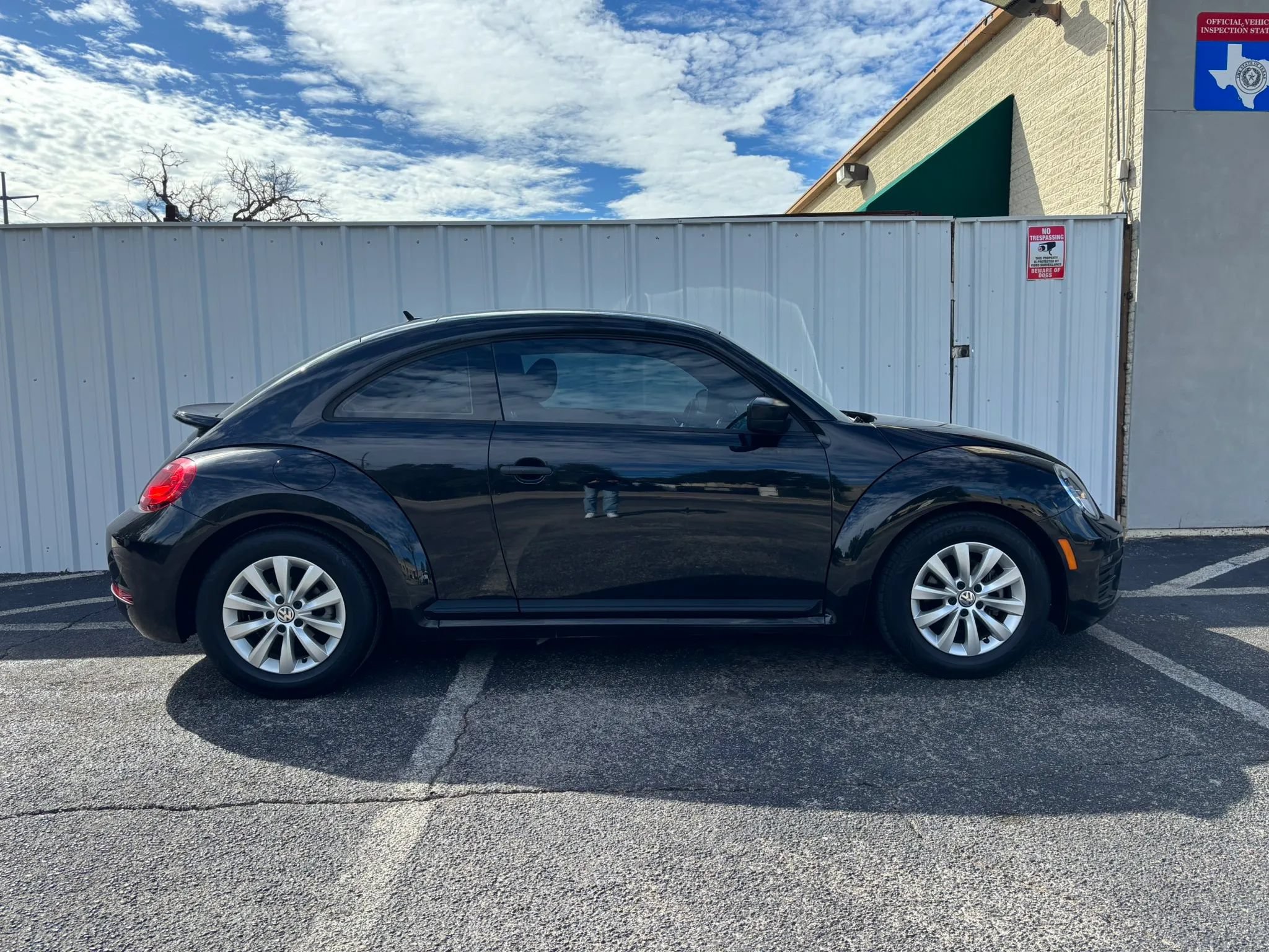 Used 2018 Volkswagen Beetle 2.0T S FWD image 7