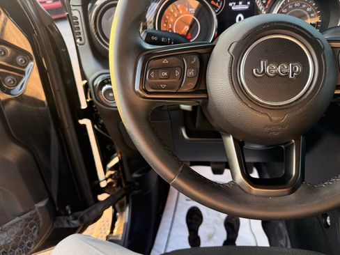Used 2018 Jeep Wrangler Unlimited Sport S AWD/4WD image 14