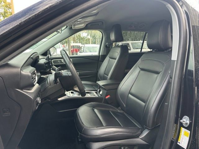 Used 2023 Ford Explorer XLT w/ Equipment Group 202A RWD image 12