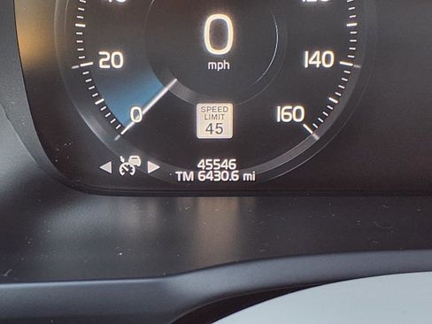 Used 2022 Volvo XC90 T6 Momentum w/ Advanced Package image 28