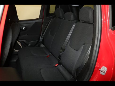 Used 2017 Jeep Renegade Latitude image 17