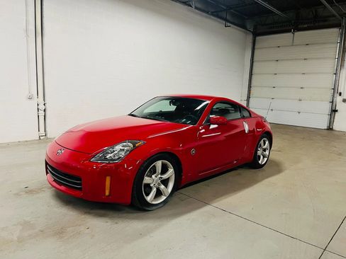Used 2007 Nissan 350Z Enthusiast w/ Cargo Convenience Pkg image 2