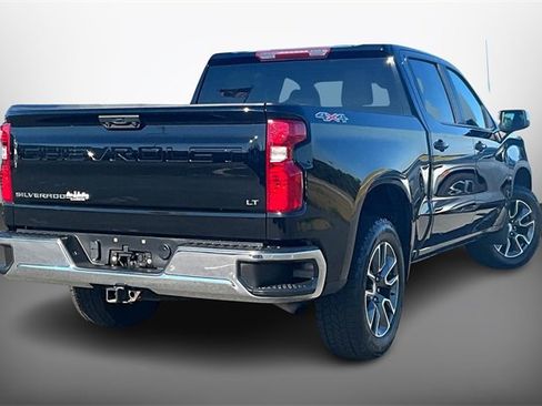 Used 2022 Chevrolet Silverado 1500 LT image 2