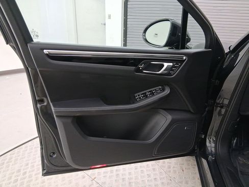 Used 2026 Porsche Macan image 22