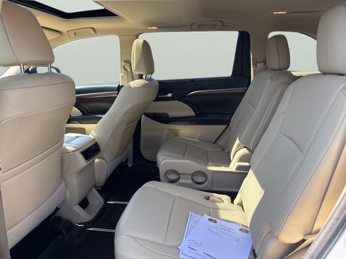 Used 2018 Toyota Highlander Limited AWD/4WD image 12