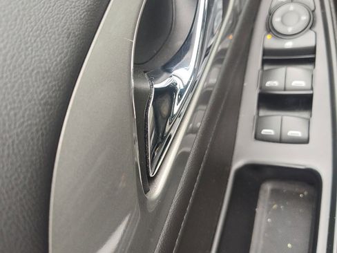 Used 2023 Chevrolet Traverse LT image 16