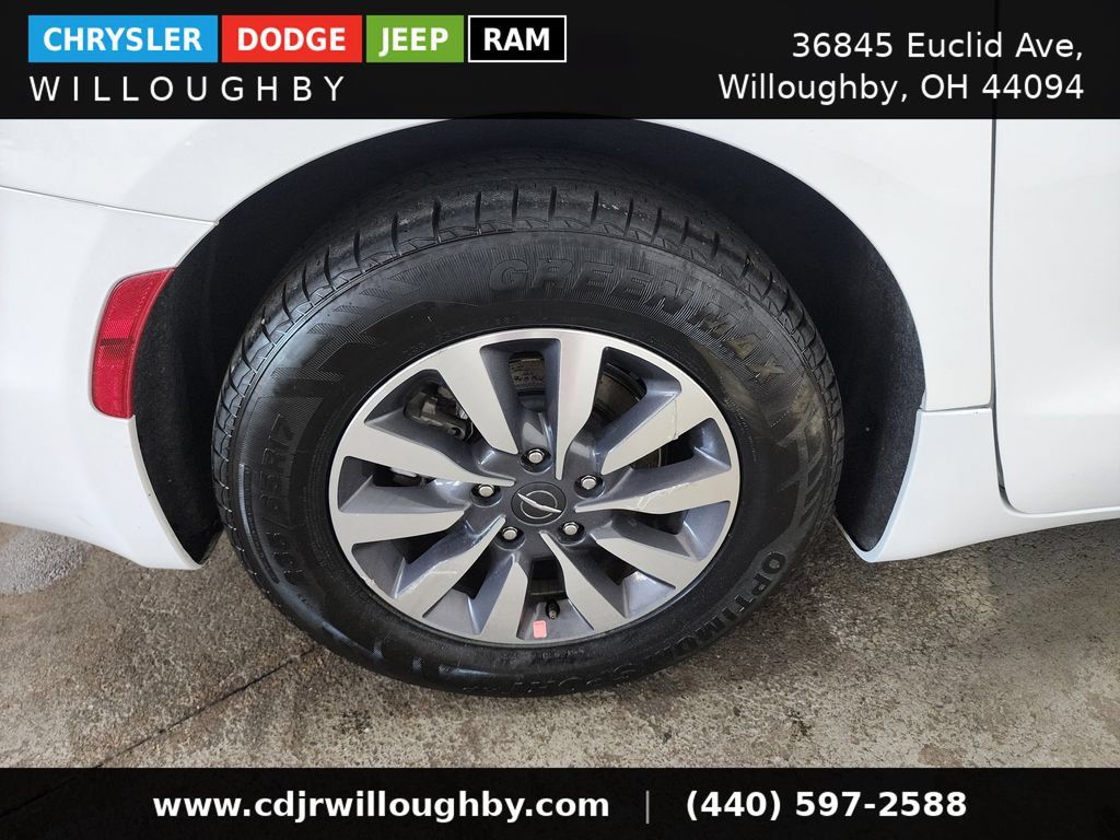 Used 2024 Chrysler Pacifica Limited FWD image 41