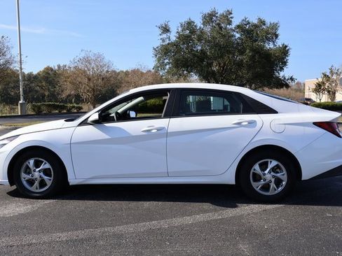 Used 2021 Hyundai Elantra SE image 5