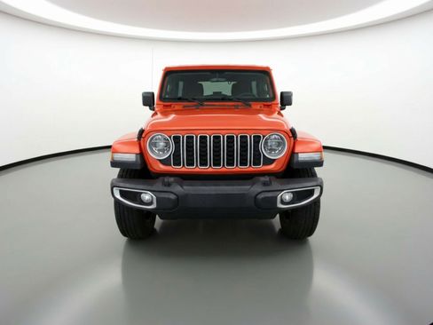 Used 2025 Jeep Wrangler Sahara image 2