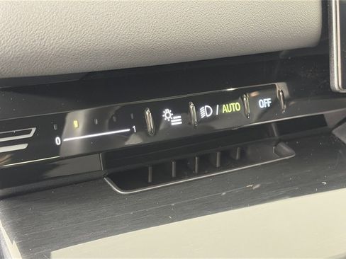 Used 2024 BMW 530i xDrive image 23