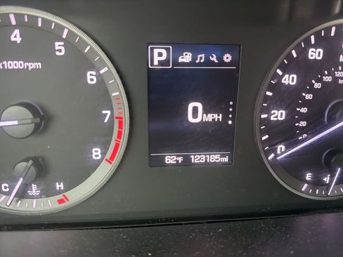Used 2016 Hyundai Sonata Sport w/ Option Group 02 FWD image 10