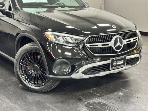 Used 2025 Mercedes-Benz GLC 300 image 3