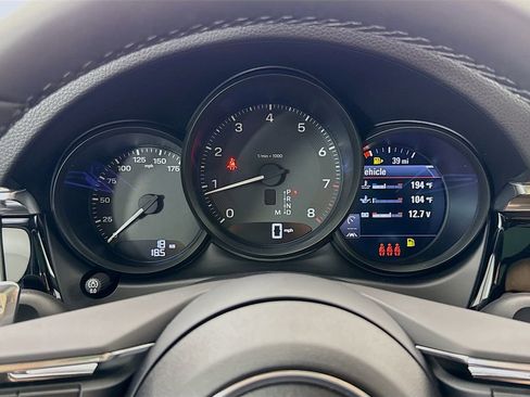 New 2026 Porsche Macan image 16