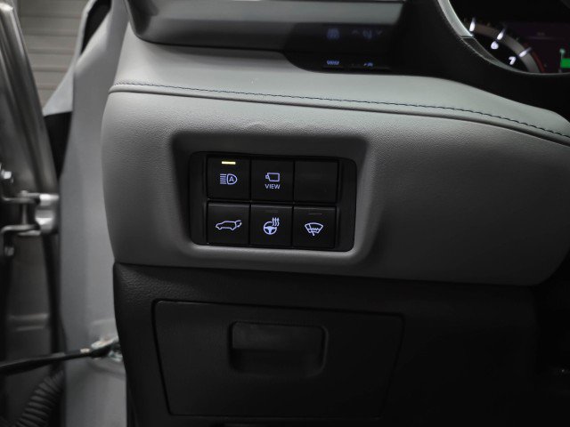 Used 2021 Toyota Highlander Limited AWD/4WD image 32