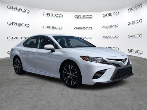 Used 2020 Toyota Camry SE image 1