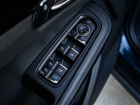 Used 2023 Porsche Macan Turbo image 10