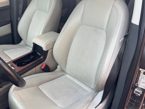 Used 2017 Land Rover Discovery Sport SE AWD/4WD image 12