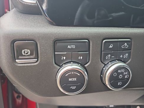 Used 2024 GMC Sierra 1500 SLT w/ SLT Premium Plus Package image 33