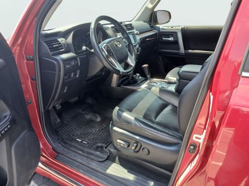 Used 2018 Toyota 4Runner SR5 AWD/4WD image 4