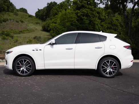 Used 2022 Maserati Levante GT AWD/4WD image 3