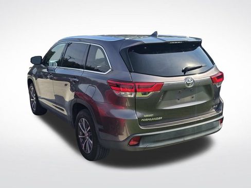 Used 2019 Toyota Highlander XLE FWD image 14