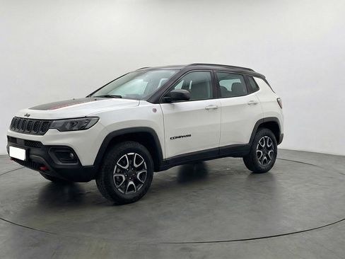 Used 2025 Jeep Compass Trailhawk AWD/4WD image 3