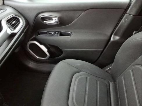 Used 2019 Jeep Renegade Latitude w/ Cold Weather Group AWD/4WD image 23