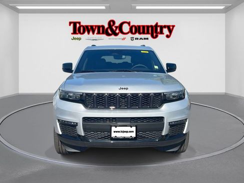 Used 2024 Jeep Grand Cherokee L Limited w/ Black Appearance Package AWD/4WD image 3