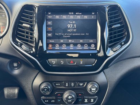 Used 2021 Jeep Cherokee Limited image 16