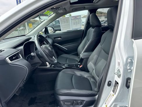 Used 2024 Toyota Corolla Cross XLE w/ Convenience Package FWD image 16