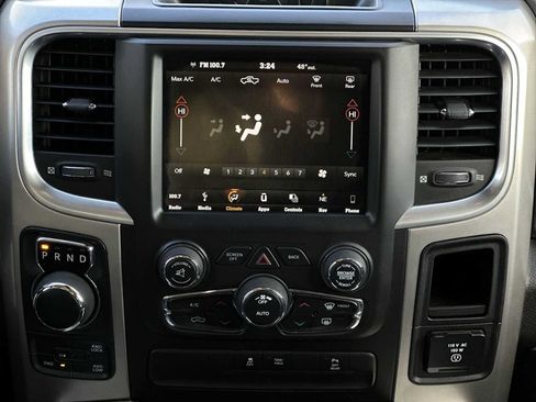 Used 2019 RAM 1500 Classic SLT w/ Luxury Group image 16