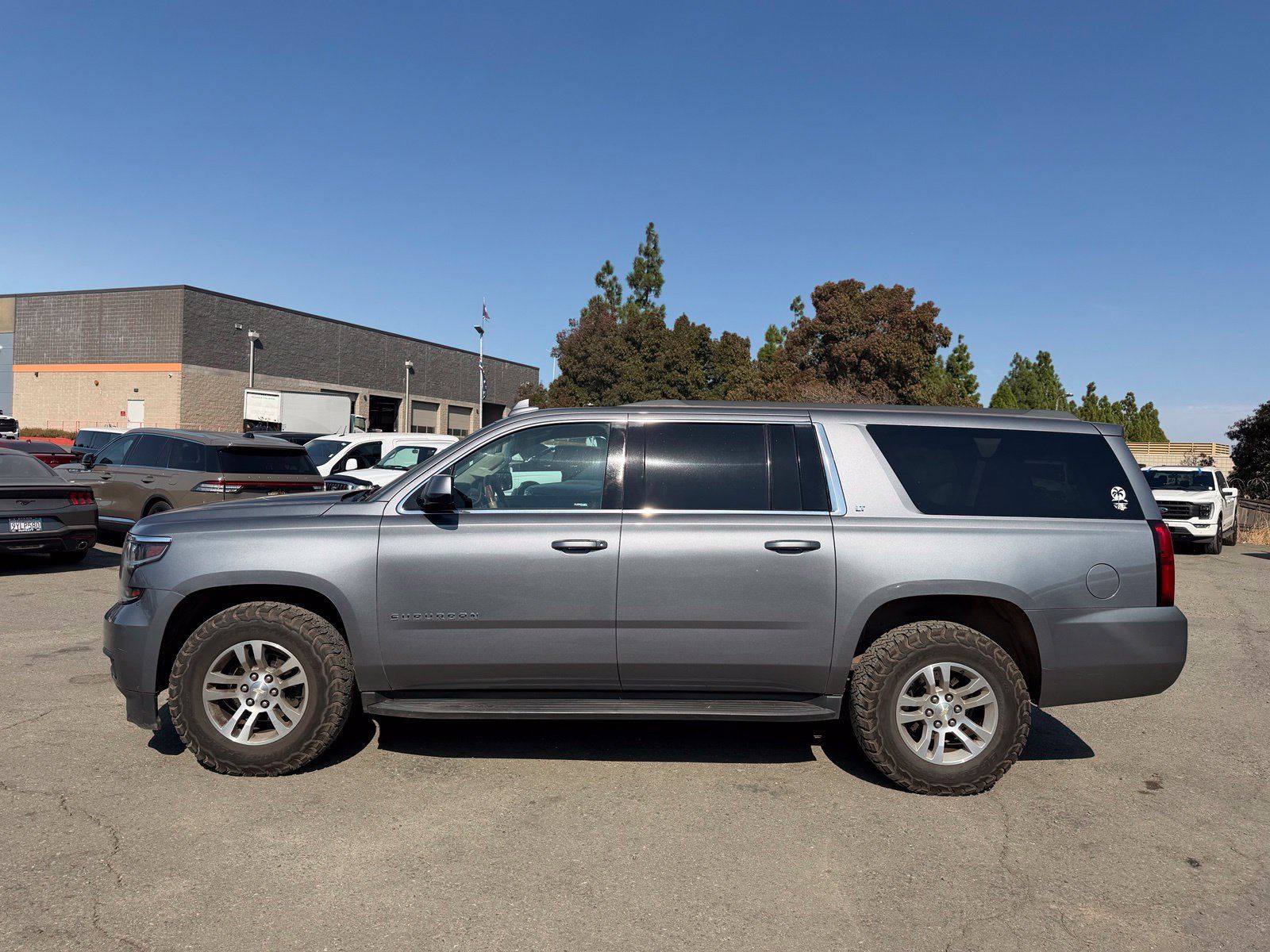 Used 2018 Chevrolet Suburban LT AWD/4WD image 2