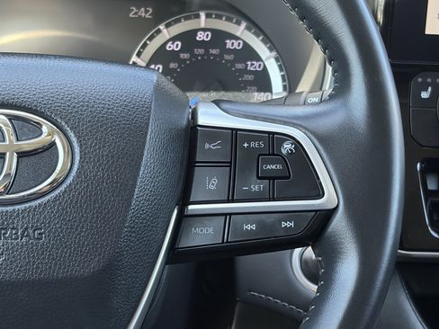 Certified 2024 Toyota Highlander XLE AWD/4WD image 18