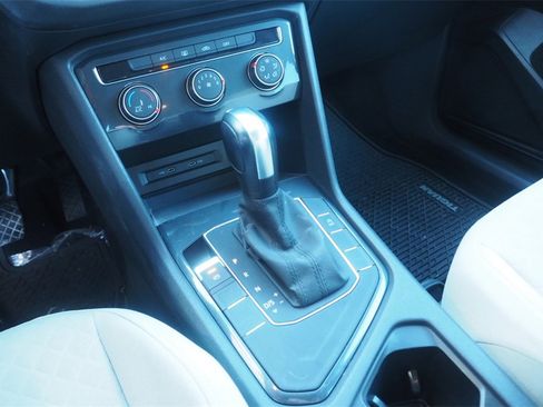 Used 2020 Volkswagen Tiguan S image 11