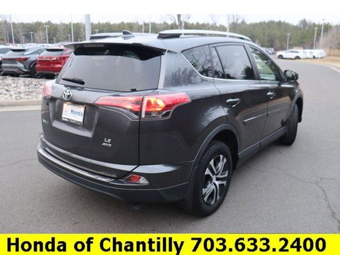 Used 2018 Toyota RAV4 LE image 7