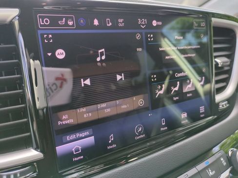 Used 2024 Chrysler Pacifica Touring-L FWD image 25