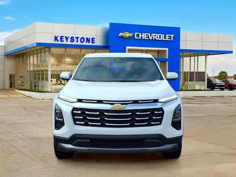 Used 2026 Chevrolet Equinox LT FWD image 2