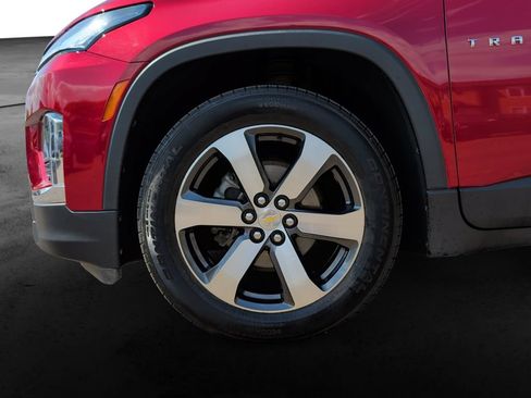 Used 2023 Chevrolet Traverse LT w/ LT Premium Package AWD/4WD image 9