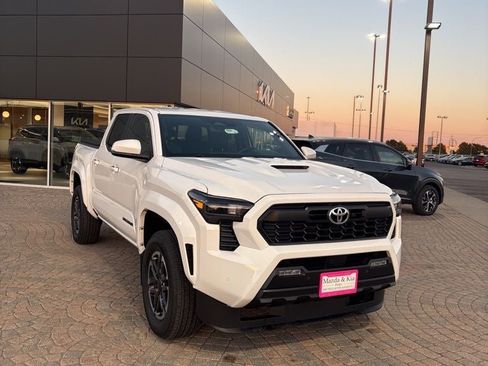 Used 2024 Toyota Tacoma SR5 image 3