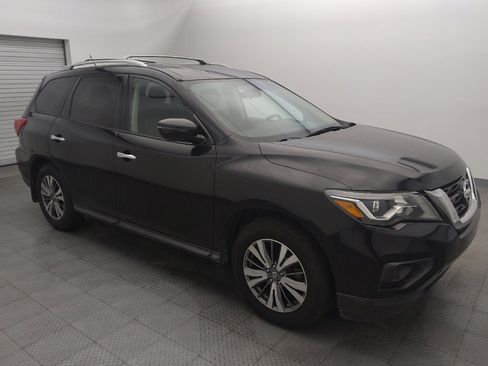 Used 2018 Nissan Pathfinder S image 11