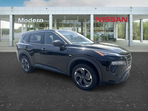 Certified 2025 Nissan Rogue SV AWD/4WD image 3
