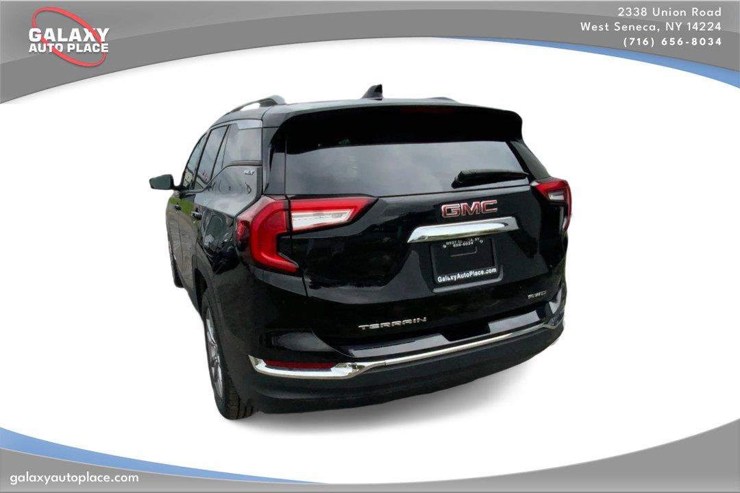 Used 2024 GMC Terrain SLT AWD/4WD image 7