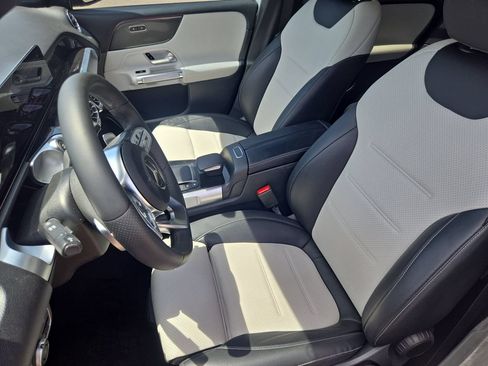 Used 2022 Mercedes-Benz GLB 250 image 17
