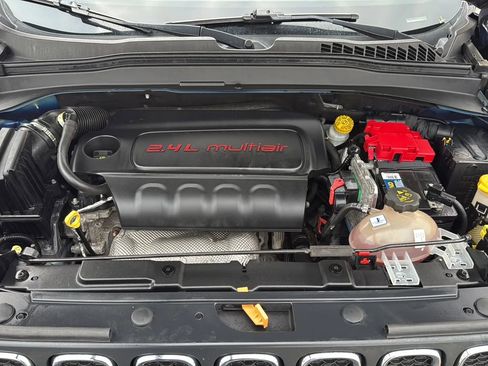 Used 2018 Jeep Renegade Latitude w/ Popular Equipment Group image 24