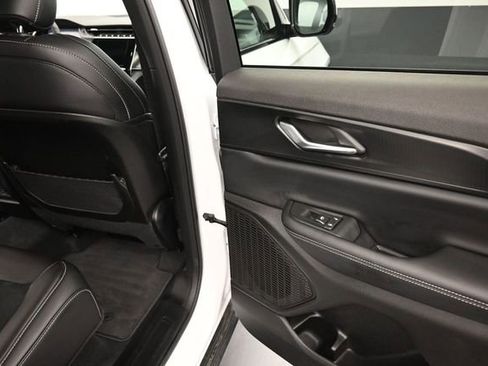 Used 2025 Jeep Grand Cherokee Altitude AWD/4WD image 20