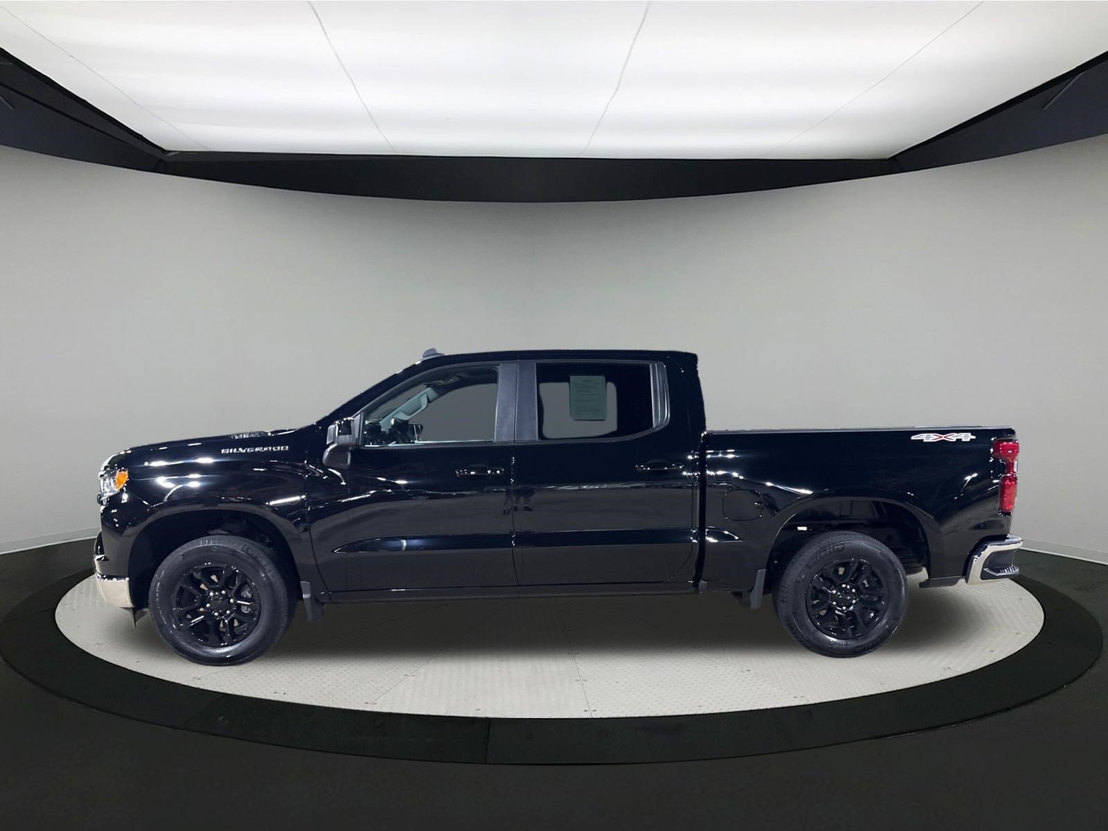 Used 2024 Chevrolet Silverado 1500 LT AWD/4WD image 4