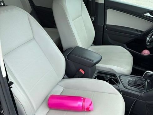 Used 2019 Volkswagen Tiguan SE w/ Panoramic Sunroof Package FWD image 14