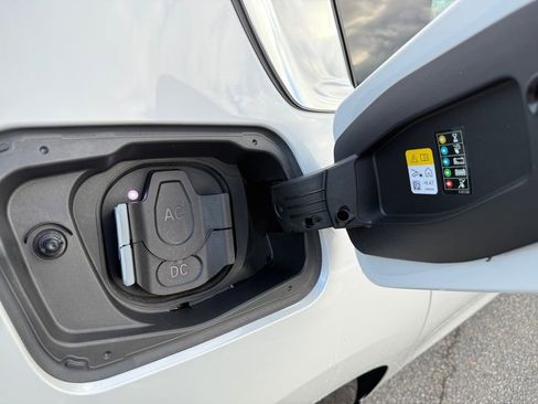 Certified 2023 BMW i7 xDrive60 AWD/4WD image 36