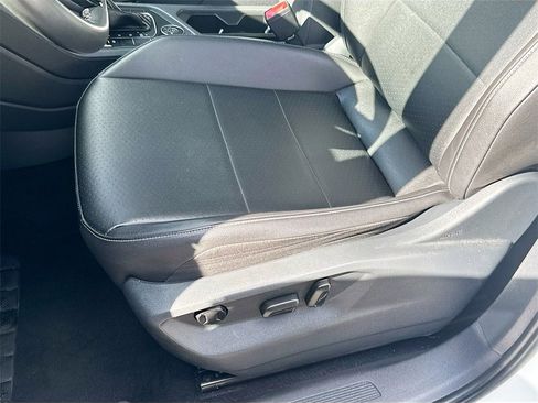 Used 2021 Volkswagen Tiguan SE image 19